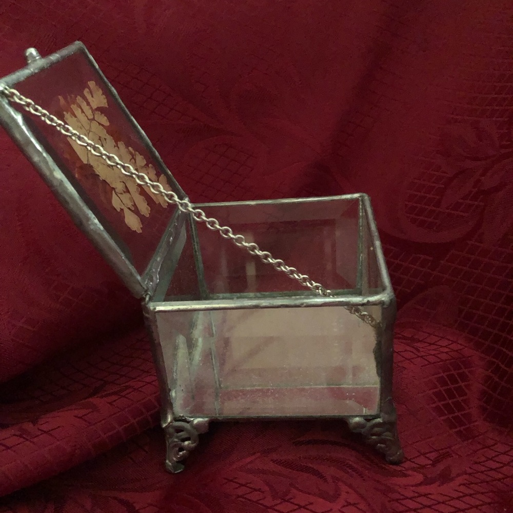 Beveled glass engagement/wedding ring box with dried flower embedded in lid - Picture 3 of 10